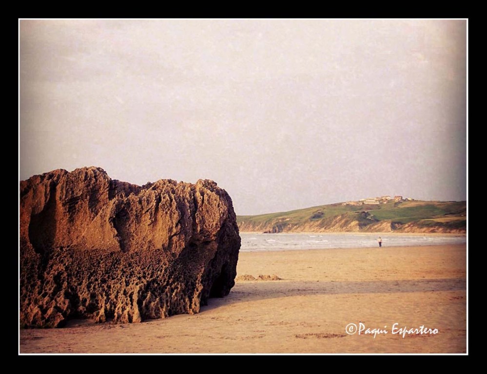 Summer evenings.  Rosal Beach. San Vicente de la Barquera (Cantabria). SPAIN.